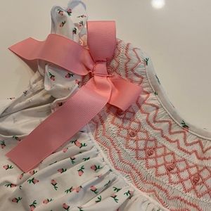 Girl Rosebud smocked bubble. Runs a little bigger than other 2t sizes.